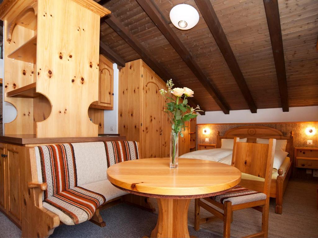 Ambiente Guesthouse Saas-Fee Room photo